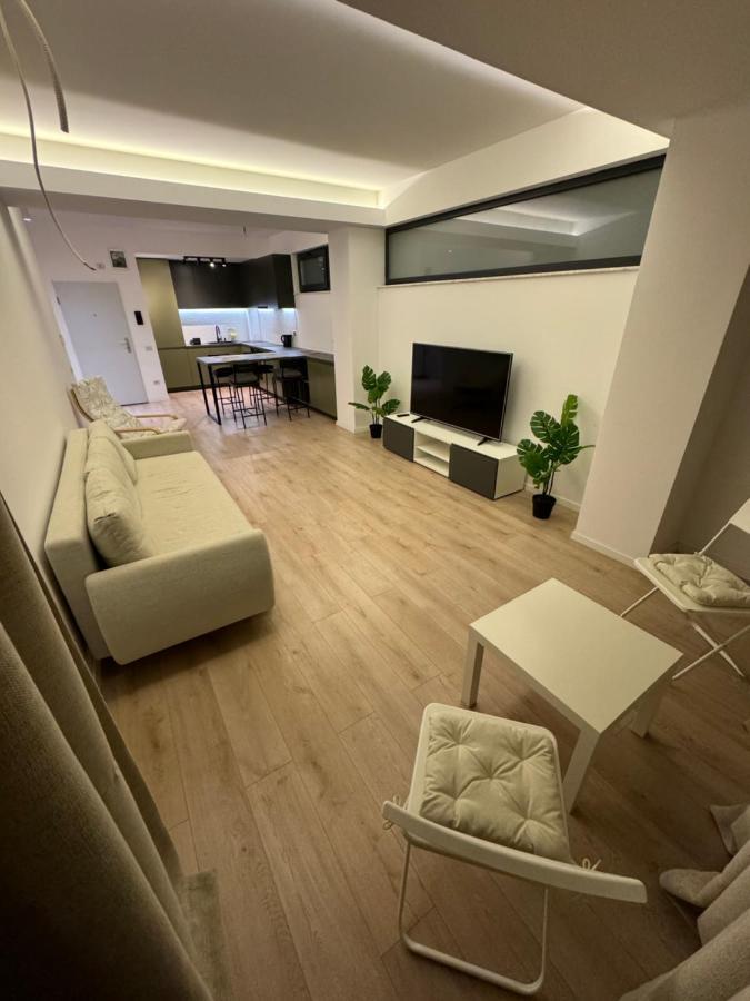 Warm Hotel Apartment Bucharest Exterior photo
